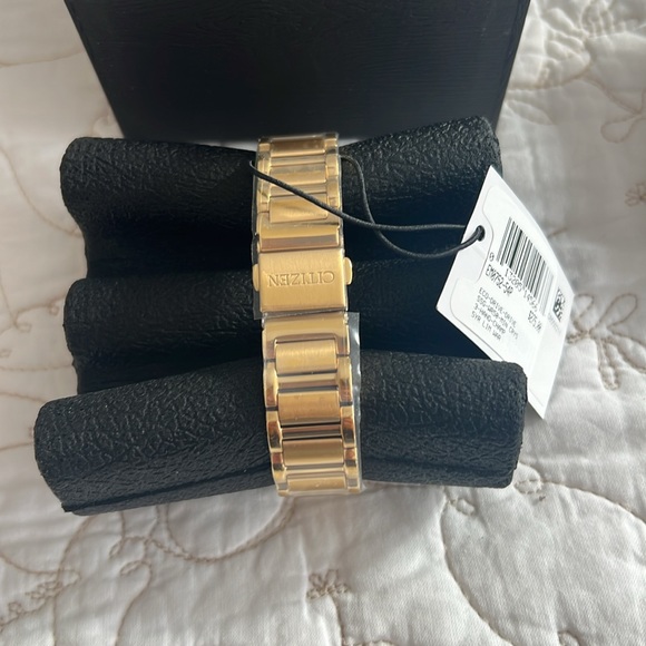 NWT Gold Citizen Watch - Picture 3 of 3